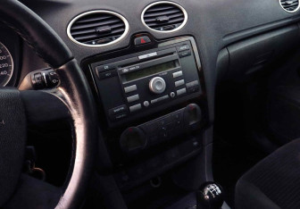 Подержанный автомобиль Ford Focus Hatchback 2005 года (12 фото)