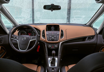 Подержанный автомобиль Opel Zafira Compactvan 2013 года (19 фото)
