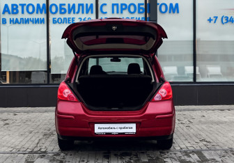 Подержанный автомобиль Nissan Tiida Hatchback 2012 года (19 фото)