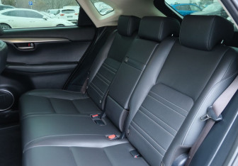 Подержанный автомобиль Lexus NX 2015 года (17 фото)