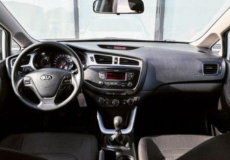 Подержанный автомобиль Kia Ceed Hatchback 2012 года (18 фото)
