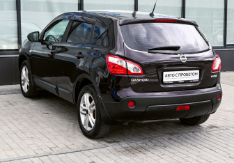 Подержанный автомобиль Nissan Qashqai 2013 года (3 фото)