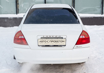 Подержанный автомобиль Mitsubishi Lancer Sedan 2000 года (5 фото)