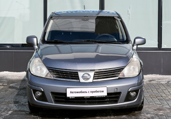 Подержанный автомобиль Nissan Tiida Hatchback 2008 года (8 фото)