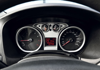 Подержанный автомобиль Ford Focus Hatchback 2011 года (11 фото)
