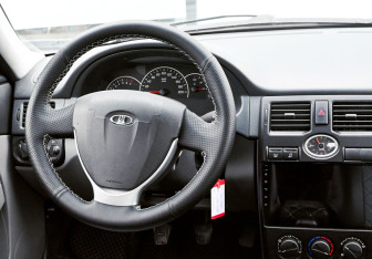 Подержанный автомобиль LADA (ВАЗ) Priora Sedan 2010 года (17 фото)