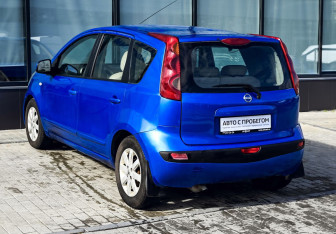 Подержанный автомобиль Nissan Note 2006 года (3 фото)