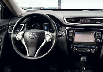 Подержанный автомобиль Nissan X-Trail 2016 года (20 фото)