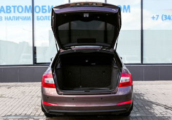 Подержанный автомобиль Skoda Octavia Liftback 2013 года (19 фото)