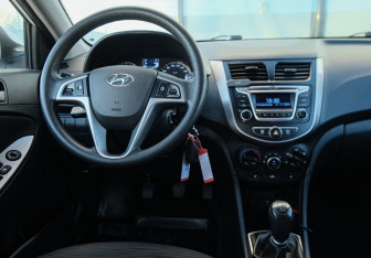 Подержанный автомобиль Hyundai Solaris Sedan 2015 года (10 фото)