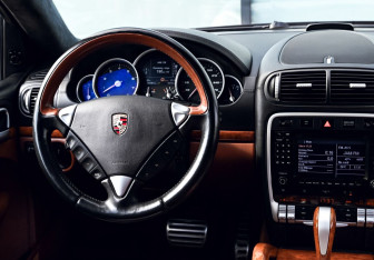 Подержанный автомобиль Porsche Cayenne 2007 года (29 фото)