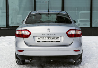 Подержанный автомобиль Renault Fluence 2013 года (4 фото)