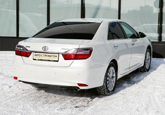 Подержанный автомобиль Toyota Camry Sedan 2015 года (5 фото)