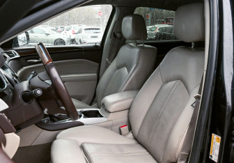 Подержанный автомобиль Cadillac SRX 2011 года (16 фото)