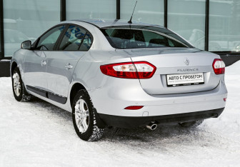 Подержанный автомобиль Renault Fluence 2013 года (3 фото)