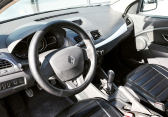 Подержанный автомобиль Renault Megane Hatchback 2013 года (15 фото)