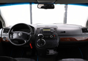Подержанный автомобиль Volkswagen Multivan 2008 года (21 фото)