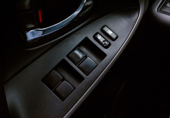 Подержанный автомобиль Toyota RAV4 2007 года (12 фото)