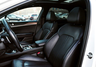 Подержанный автомобиль Kia K5 2020 года (17 фото)