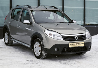 Подержанный автомобиль Renault Sandero 2012 года (7 фото)
