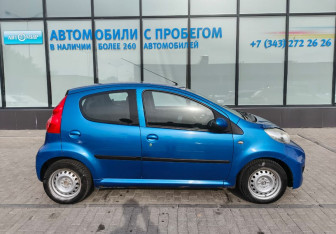 Подержанный автомобиль Peugeot 107 2009 года (6 фото)