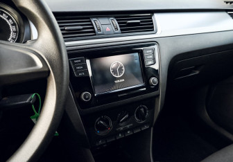 Подержанный автомобиль Skoda Rapid Liftback 2018 года (11 фото)
