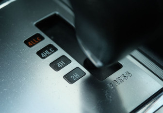 Подержанный автомобиль Mitsubishi Pajero 2013 года (14 фото)