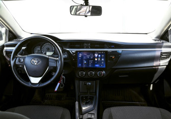 Подержанный автомобиль Toyota Corolla Sedan 2013 года (17 фото)