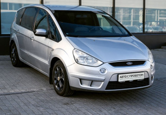 Подержанный автомобиль Ford S-MAX 2008 года (7 фото)