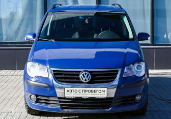 Подержанный автомобиль Volkswagen Touran 2007 года (8 фото)