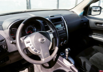Подержанный автомобиль Nissan X-Trail 2012 года (13 фото)