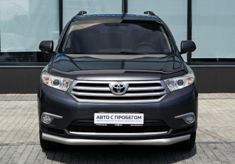 Подержанный автомобиль Toyota Highlander 2012 года (8 фото)