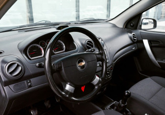 Подержанный автомобиль Chevrolet Aveo Sedan 2010 года (17 фото)