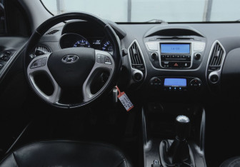 Подержанный автомобиль Hyundai ix35 2013 года (10 фото)