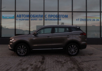 Подержанный автомобиль Geely Atlas Pro 2022 года (2 фото)