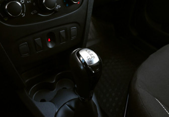 Подержанный автомобиль Renault Logan Sedan 2020 года (14 фото)