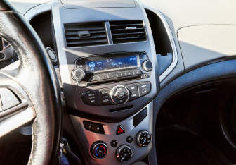 Подержанный автомобиль Chevrolet Aveo Sedan 2012 года (10 фото)