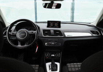 Подержанный автомобиль Audi Q3 2016 года (19 фото)
