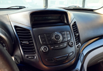 Подержанный автомобиль Chevrolet Orlando 2012 года (14 фото)