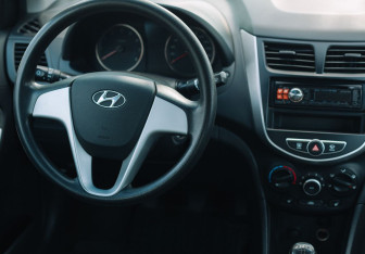 Подержанный автомобиль Hyundai Solaris Sedan 2012 года (11 фото)