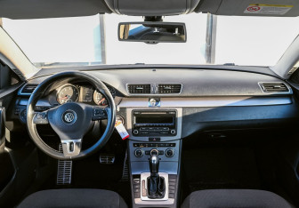Подержанный автомобиль Volkswagen Passat Sedan 2012 года (10 фото)