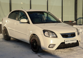 Подержанный автомобиль Kia Rio Sedan 2011 года (7 фото)