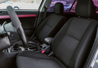 Подержанный автомобиль Mitsubishi Lancer Sedan 2010 года (9 фото)