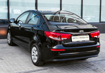 Подержанный автомобиль Kia Rio Sedan 2015 года (3 фото)