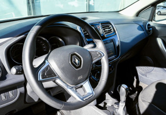 Подержанный автомобиль Renault Logan Sedan 2019 года (14 фото)