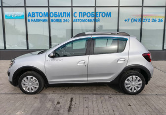 Подержанный автомобиль Renault Sandero 2016 года (2 фото)