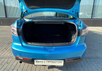 Подержанный автомобиль Mazda 3 Sedan 2011 года (16 фото)