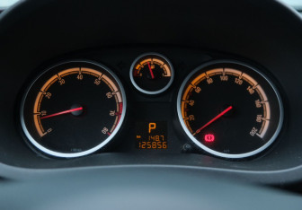 Подержанный автомобиль Opel Corsa 2012 года (15 фото)