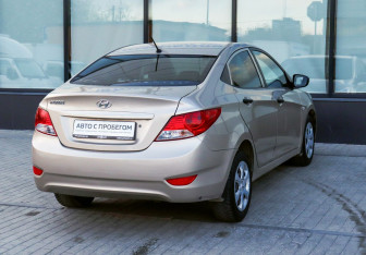 Подержанный автомобиль Hyundai Solaris Sedan 2014 года (5 фото)