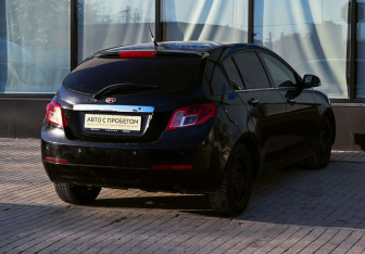 Подержанный автомобиль Geely Emgrand EC7 Hatchback 2014 года (5 фото)